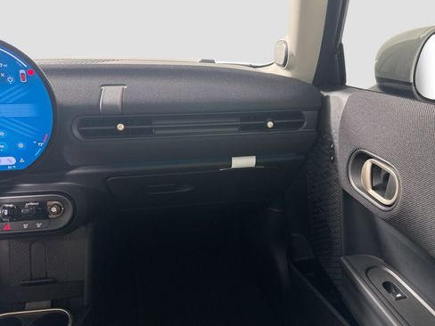 Certified 2025 MINI Cooper 2-Door Hardtop image 29