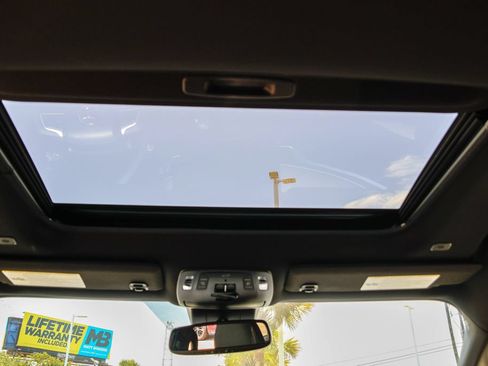 Used 2026 Toyota Sienna Limited FWD image 13