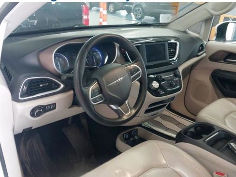Used 2021 Chrysler Voyager Lxi FWD image 3