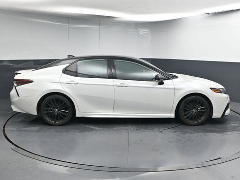 Used 2022 Toyota Camry XSE image 9