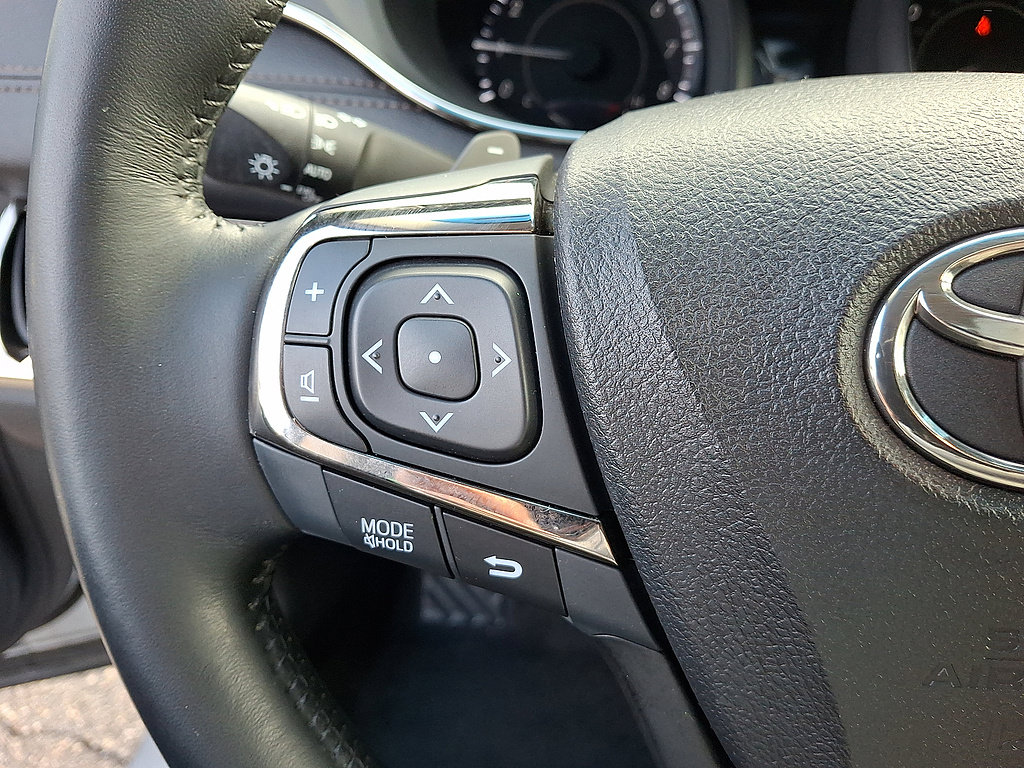 Used 2018 Toyota Avalon Touring w/ All Weather Liner Package FWD image 9
