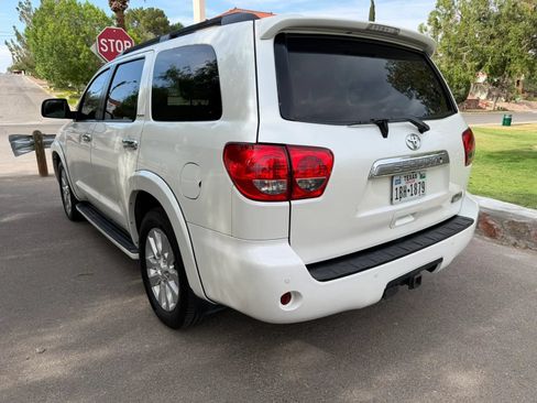 Used 2016 Toyota Sequoia Platinum RWD image 3