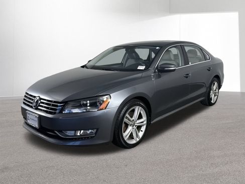 Used 2013 Volkswagen Passat 3.6 SE image 1