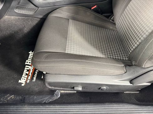 Used 2023 Dodge Challenger SXT image 12