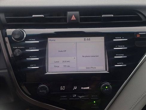 Used 2018 Toyota Camry SE FWD image 12