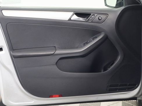 Used 2015 Volkswagen Jetta SE image 12