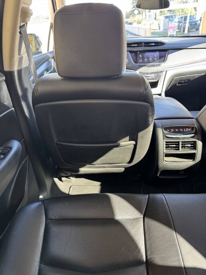 Used 2017 Cadillac XT5 Luxury w/ Driver Awareness Package FWD image 30