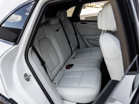 Certified 2026 Porsche Macan S AWD/4WD image 42