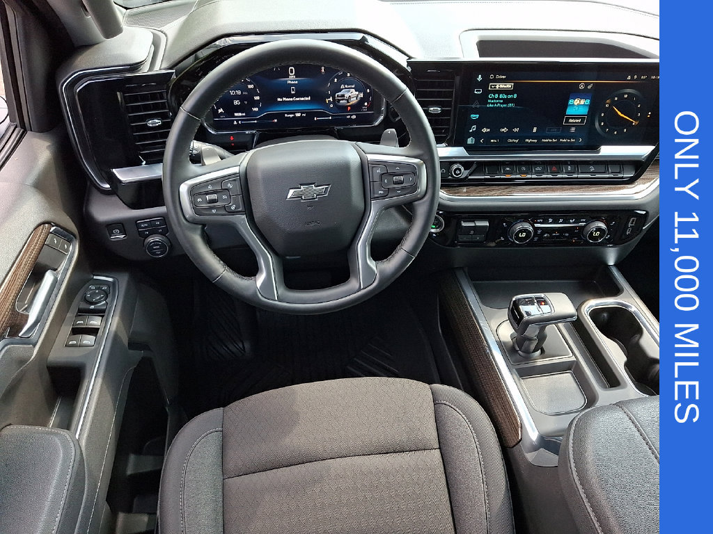 Used 2025 Chevrolet Silverado 1500 LT Trail Boss w/ LPO, Dark Essentials Package AWD/4WD image 11
