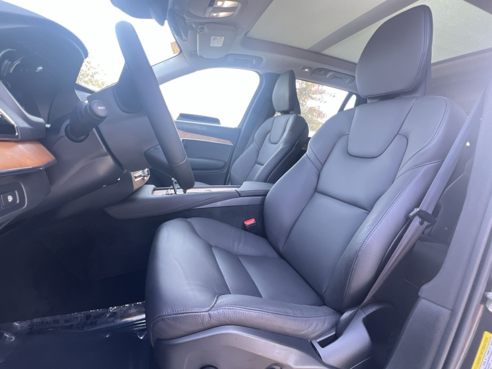 Certified 2025 Volvo XC90 T8 Plus w/ Protection Package AWD/4WD image 13