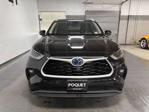 Used 2023 Toyota Highlander XLE image 3