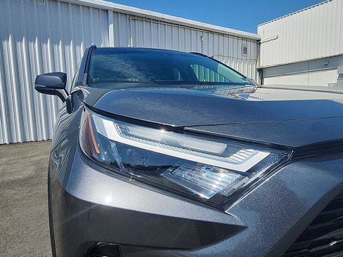 Used 2022 Toyota RAV4 XLE Premium image 12