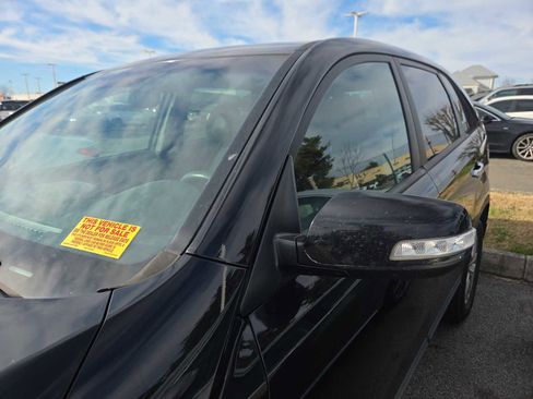 Used 2015 Kia Sorento LX image 11