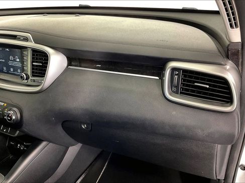 Used 2017 Kia Sorento LX w/ LX Convenience Package image 22