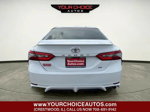 Used 2018 Toyota Camry SE w/ Moonroof Package image 4