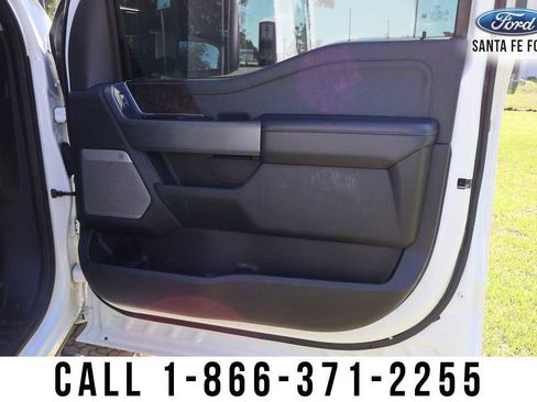 Used 2023 Ford F250 Lariat w/ Chrome Package image 39