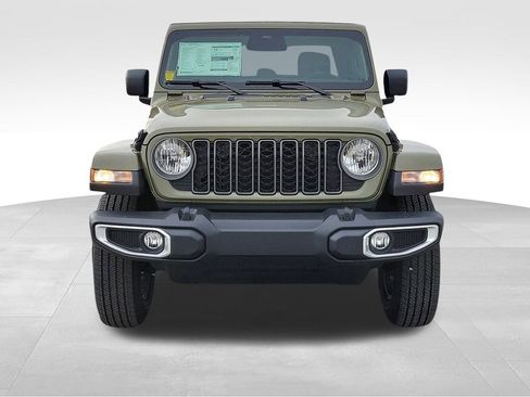 New 2026 Jeep Gladiator Sahara image 2