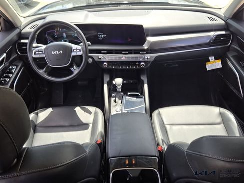 Certified 2025 Kia Telluride LX FWD image 14