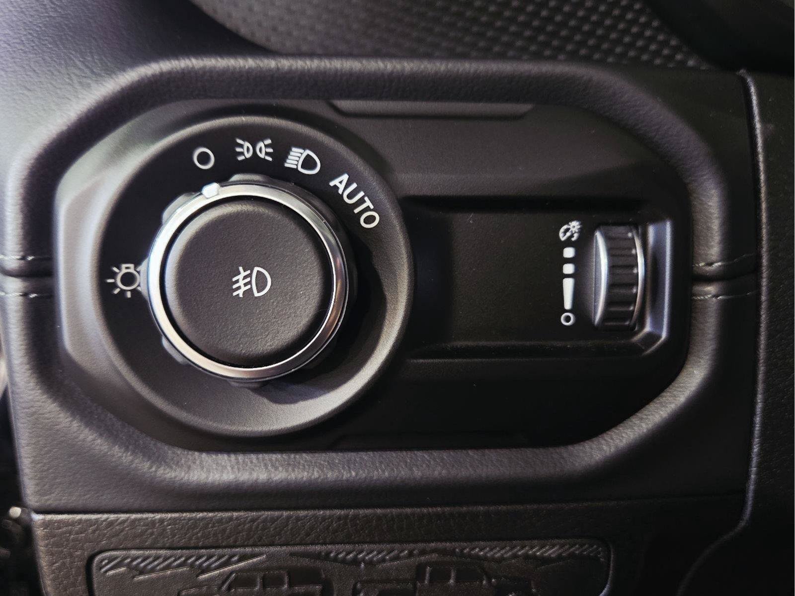 Used 2026 Jeep Wrangler Unlimited Rubicon AWD/4WD image 11