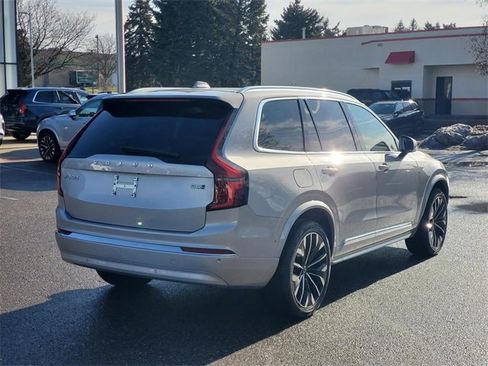 Used 2025 Volvo XC90 B5 Plus image 4