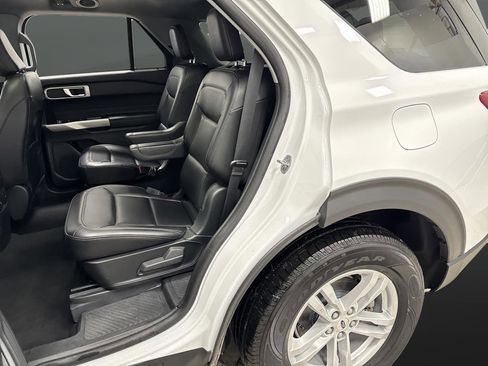 Used 2023 Ford Explorer XLT image 29