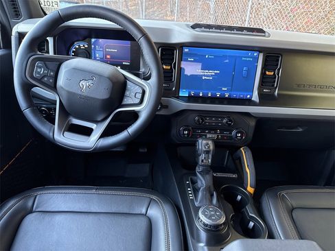 Used 2023 Ford Bronco Badlands image 23