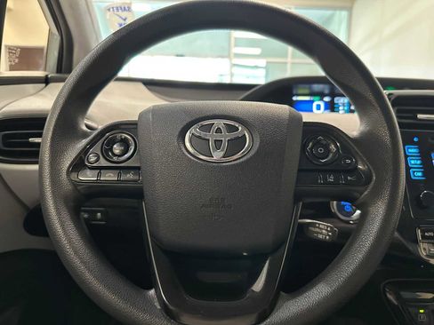 Used 2019 Toyota Prius LE image 10
