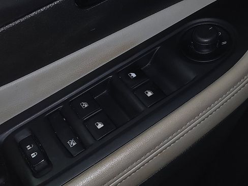 Used 2017 Buick Encore Essence FWD image 27