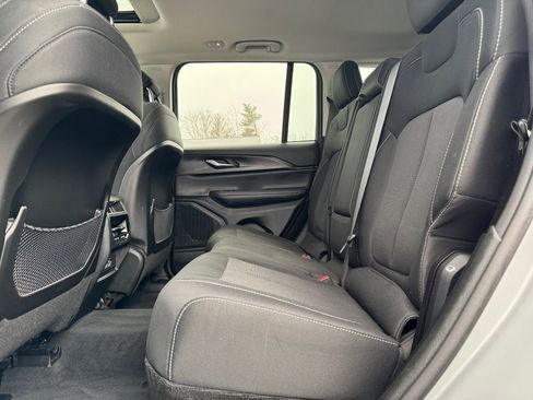 Used 2023 Jeep Grand Cherokee Laredo AWD/4WD image 32