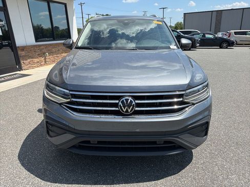 Used 2023 Volkswagen Tiguan SE w/ Panoramic Sunroof Package FWD image 10