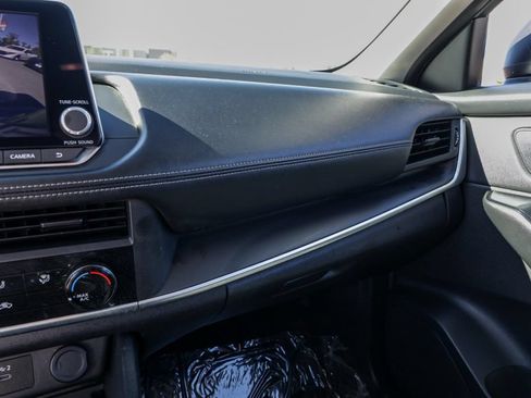 Used 2024 Nissan Rogue S AWD/4WD image 31