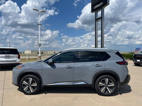 Used 2023 Nissan Rogue SL FWD image 3