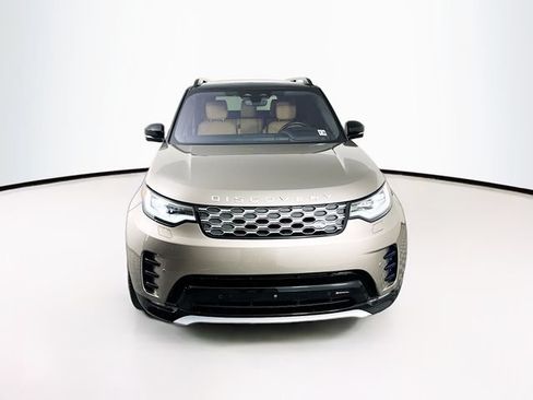 Used 2023 Land Rover Discovery Metropolitan Edition AWD/4WD image 2