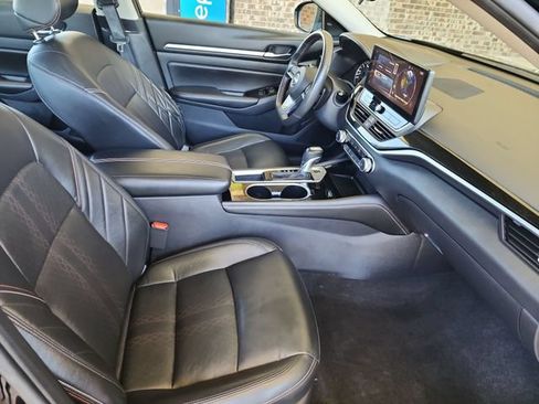 Used 2024 Nissan Altima 2.5 SR w/ SR Premium Package FWD image 14