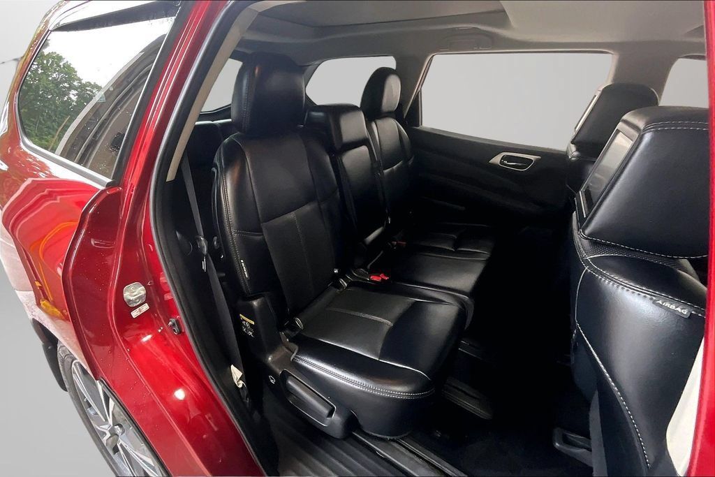 Used 2018 Nissan Pathfinder Platinum AWD/4WD image 25