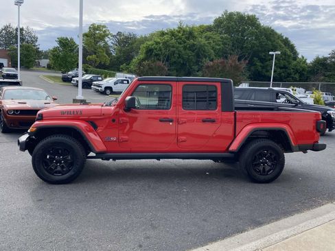 Used 2022 Jeep Gladiator Sport AWD/4WD image 3