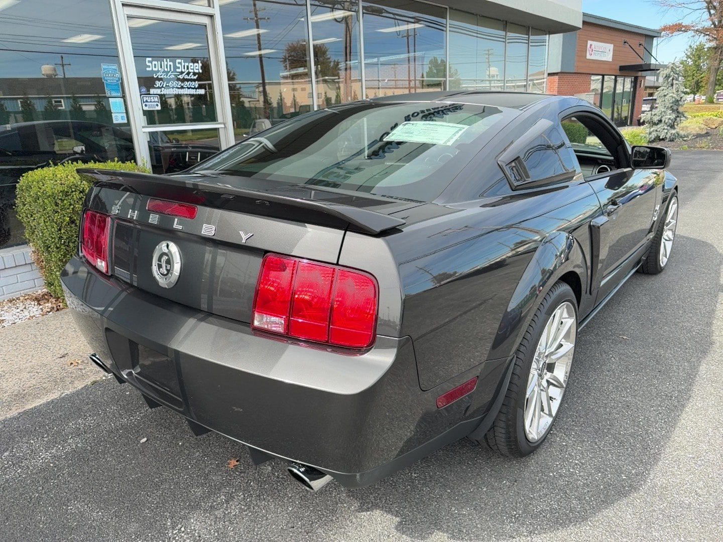 Used 2007 Ford Mustang Shelby GT500 RWD image 3