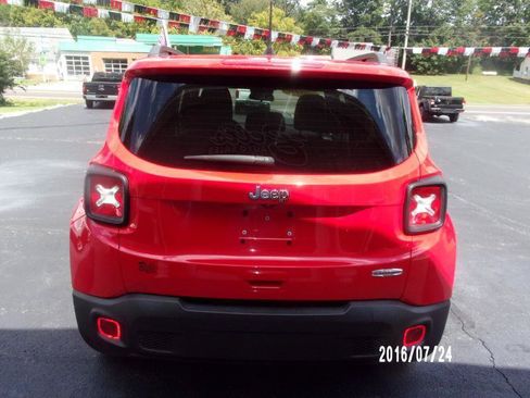 Used 2019 Jeep Renegade Latitude FWD image 5