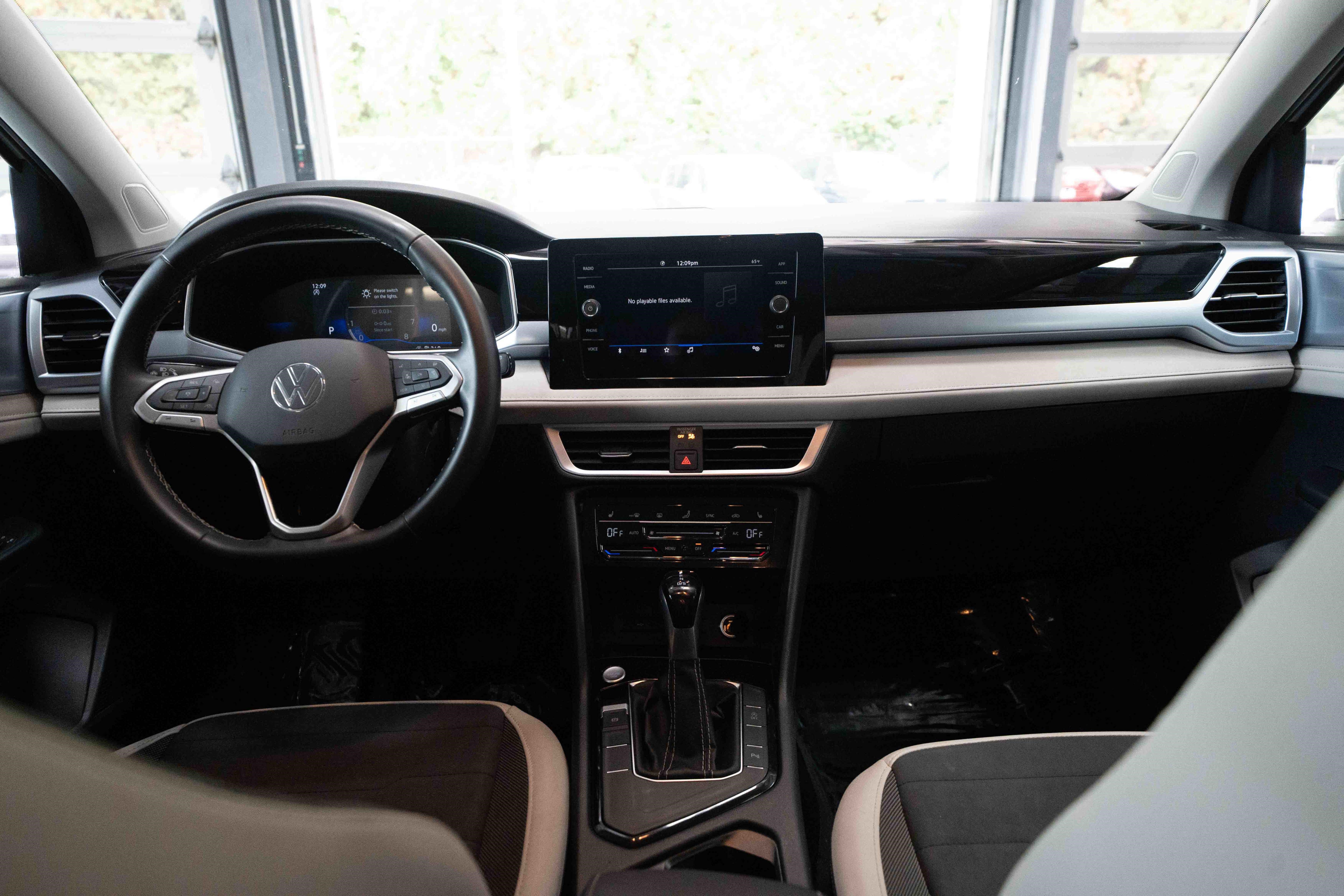 Used 2025 Volkswagen Taos SE FWD image 20