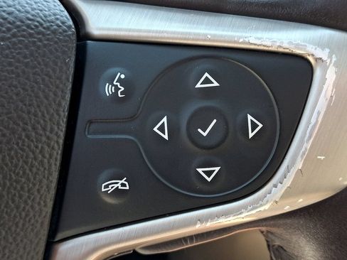 Used 2017 GMC Acadia Denali w/ Technology Package FWD image 25
