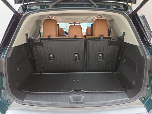 Used 2025 Nissan Pathfinder Platinum AWD/4WD image 9