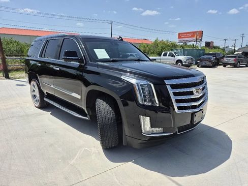 Used 2018 Cadillac Escalade Luxury RWD image 4