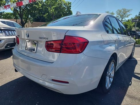 Used 2016 BMW 320i xDrive Sedan AWD/4WD image 3