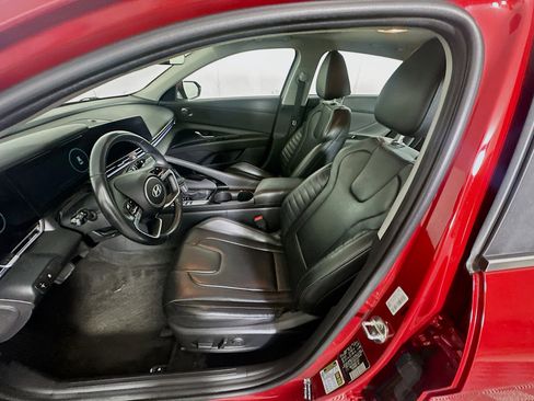 Used 2024 Hyundai Elantra Limited image 13