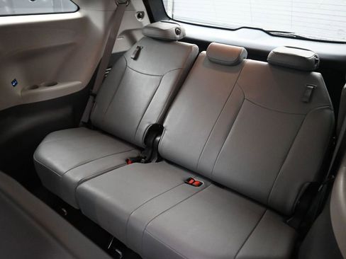 Used 2024 Toyota Sienna XLE image 12