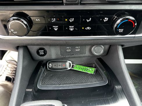 Used 2024 Nissan Rogue S AWD/4WD image 18
