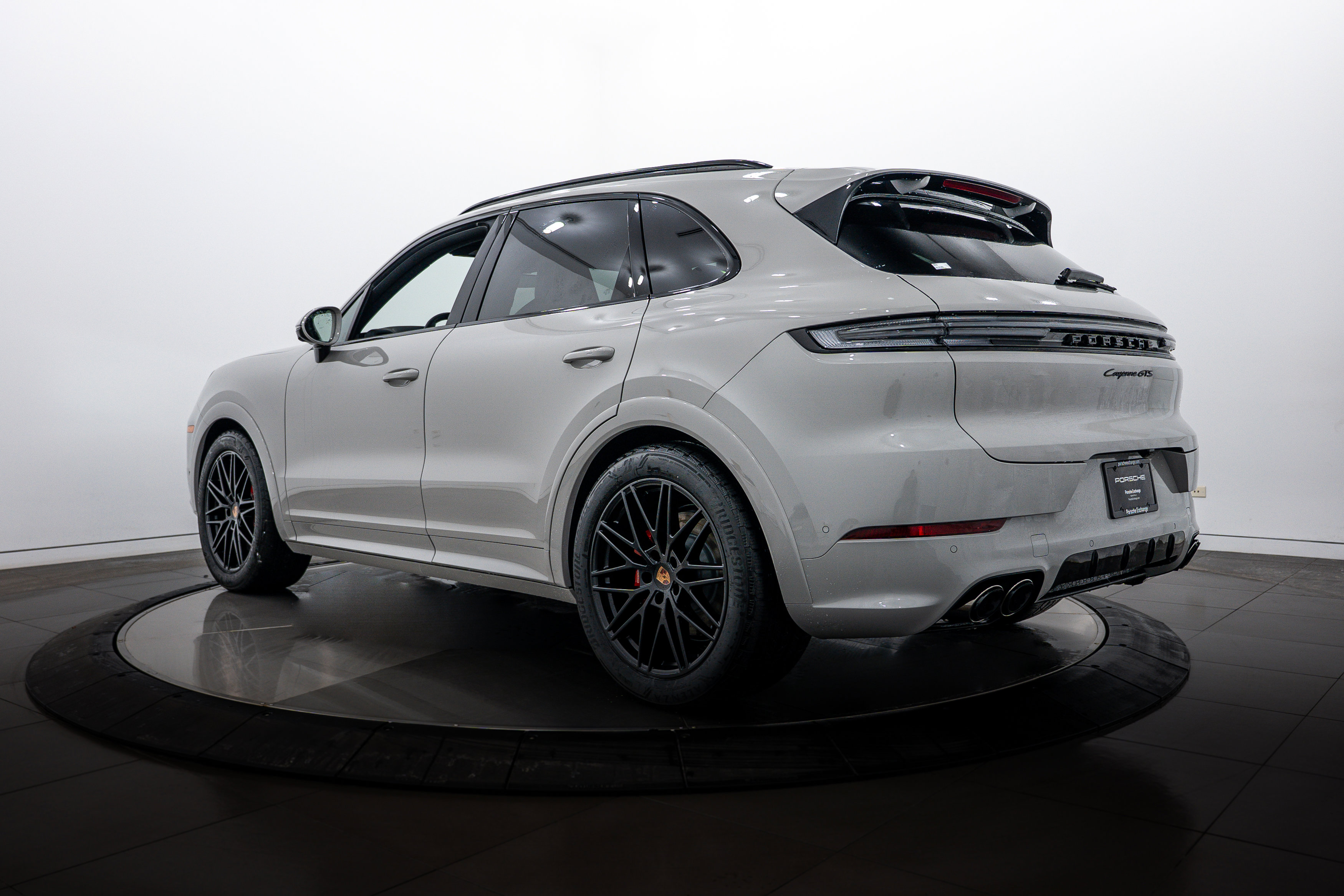 Used 2026 Porsche Cayenne GTS AWD/4WD image 3