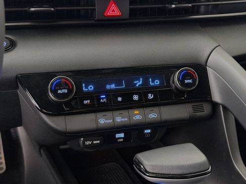 Used 2025 Hyundai Elantra Sport FWD image 18