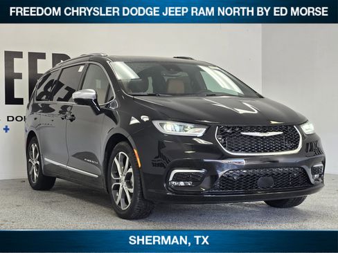 New 2026 Chrysler Pacifica Pinnacle image 2