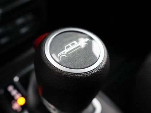 New 2025 Jeep Gladiator Sport image 25